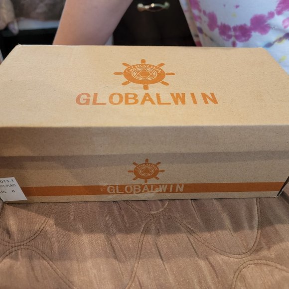 Brand new sneakers - Picture 5 of 7